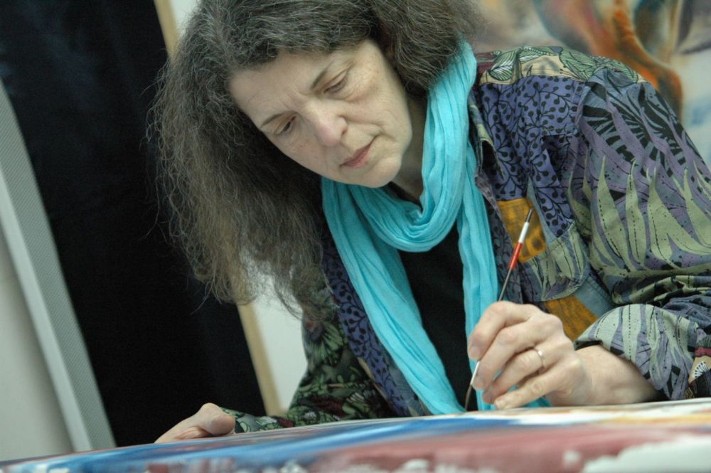 Béatrice Morel peignant une aquarelle